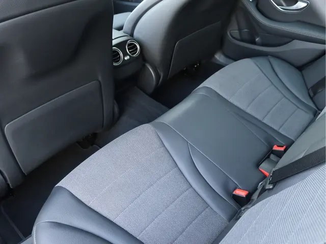 Mercedes-Benz C-Klasse 180 Avantgarde 2020 Benzine 23