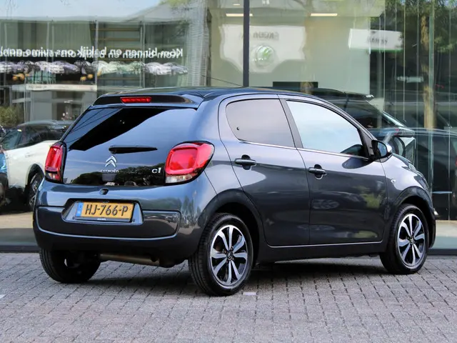 Citroën C1 1.2 PureTech Shine 2015 Benzine 6