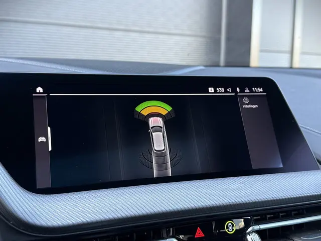 BMW 1 Serie 118i High Executive Edition 2020 Benzine 33