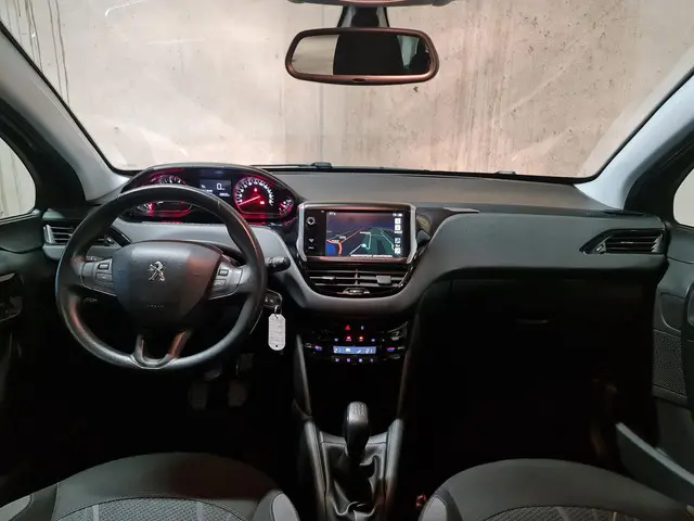Peugeot 208 1.2 VTi Envy 2014 Benzine 30