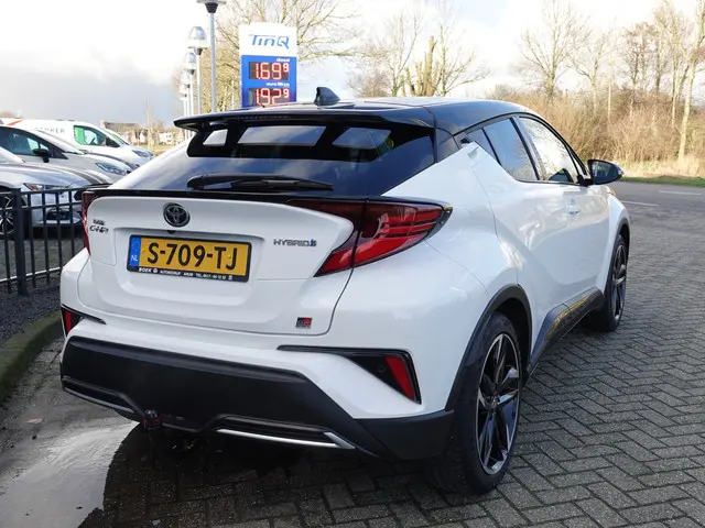 Toyota C-HR 3