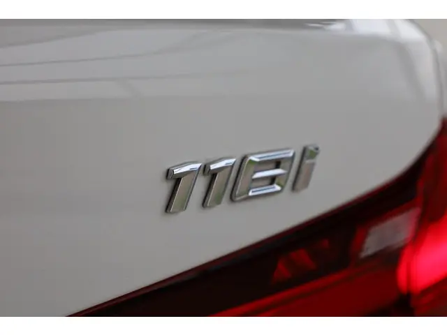 BMW 1 Serie 118i 2024 Benzine 27