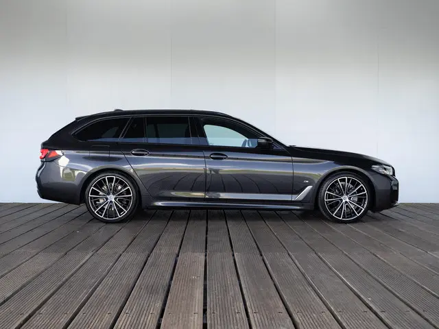BMW 5 Serie Touring 540i xDrive 2022 Benzine 4