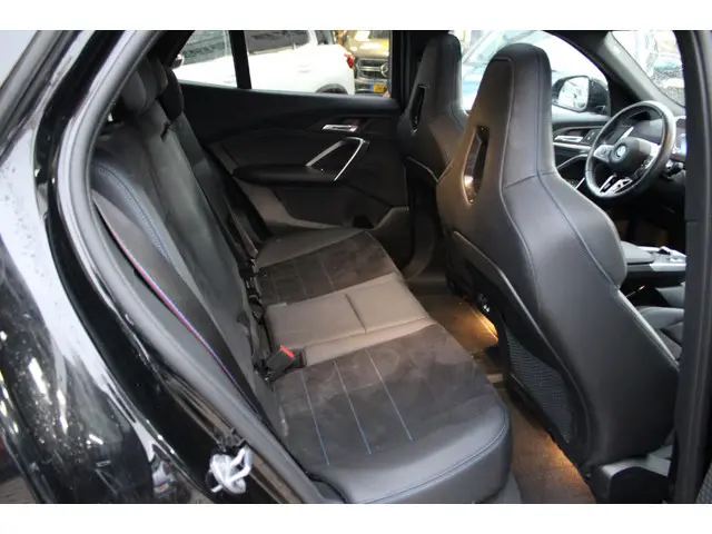 BMW iX2 EDrive20 67 kWh/M-Pakket/Pano 2024 Elektrisch 13