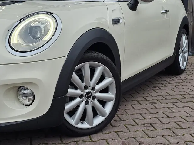 MINI Cooper Mini 1.5 Business 2015 Benzine 27