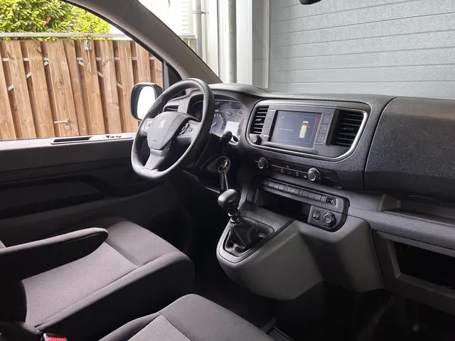 Peugeot Expert 2.0 BlueHDI 145 S&S 2023 Diesel 28