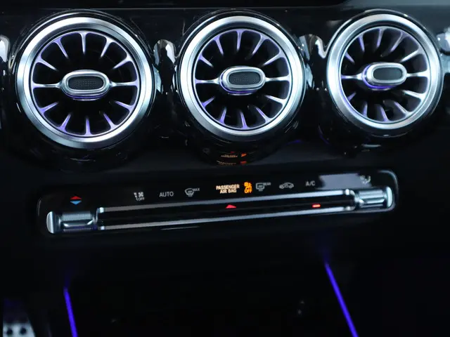 Mercedes-Benz GLB 200 AMG Line 2021 Benzine 31