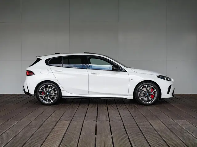 BMW 1 Serie 120 2025 Benzine 4