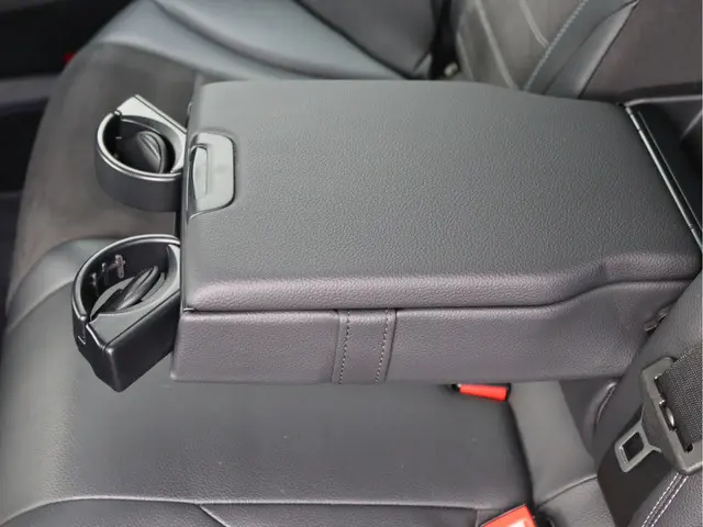 Mercedes-Benz C-Klasse Estate 180 AMG 2020 Benzine 24