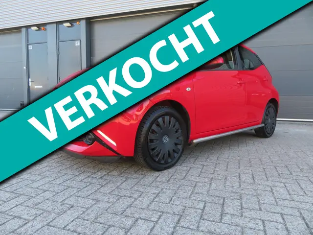 Toyota Aygo 1.0 VVT-i x-play kleine 5 deurs 2015 Benzine