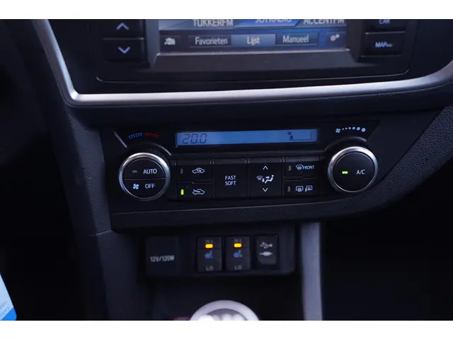 Toyota Auris 1.6 First Edition 2015 Benzine 35