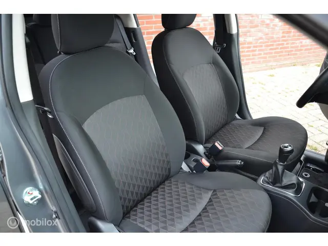 Mitsubishi Space Star 1.2 Instyle 2020 Benzine 34