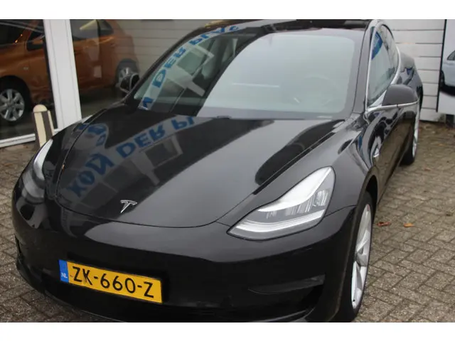 Tesla Model 3 2