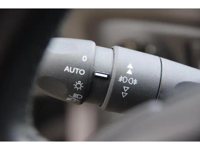 Citroën C4 Cactus 1.2 PureTech Shine 2017 Benzine 10