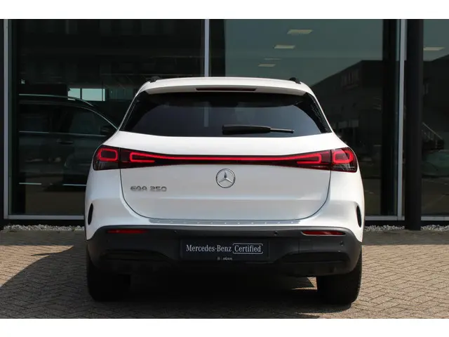 Mercedes-Benz EQA 250 AMG Line 67 kWh 2023 Elektrisch 15