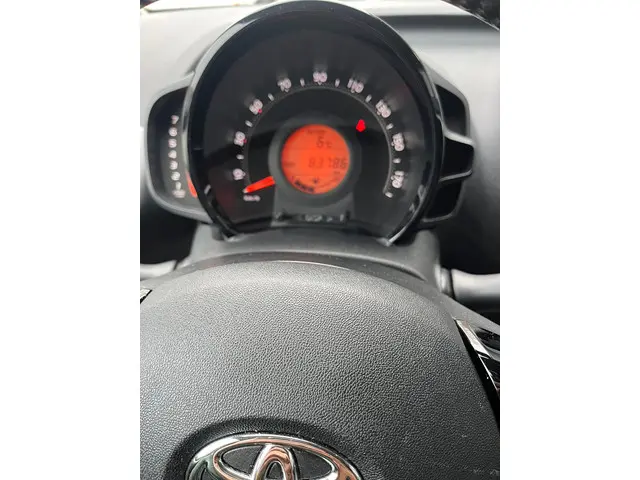 Toyota Aygo 1.0 VVT-i x-joy , 2e eigenaar 2019 Benzine 21