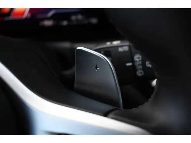 BMW 3 Serie Touring 330e M-Sport 2023 Hybride Benzine 59
