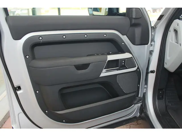 Land Rover Defender D240 110 S 7 Seater 2020 Diesel 28
