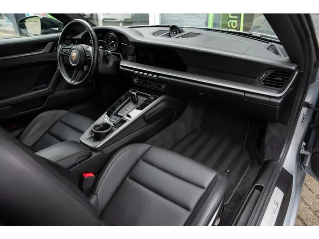 Porsche 911 3.0 Carrera 4S 2021 Benzine 30
