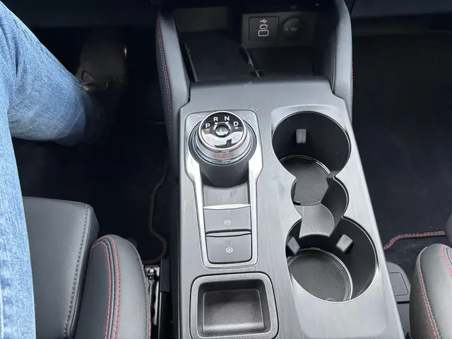 Ford Kuga 2.5 PHEV ST-Line X 2025 Hybride Benzine 17