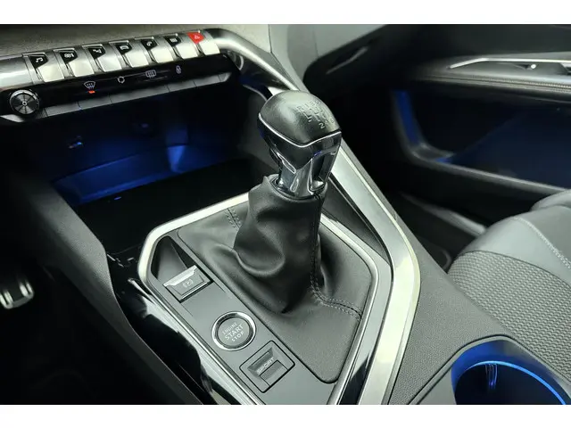 Peugeot 3008 1.2T 130pk GT 2024 Benzine 28