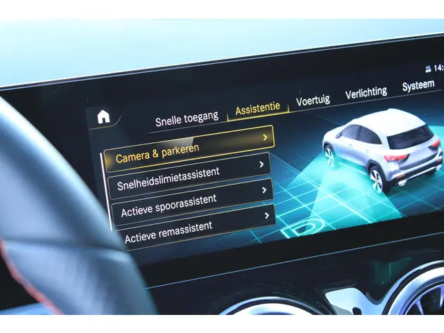 Mercedes-Benz GLA 180 AMG 2022 Benzine 17