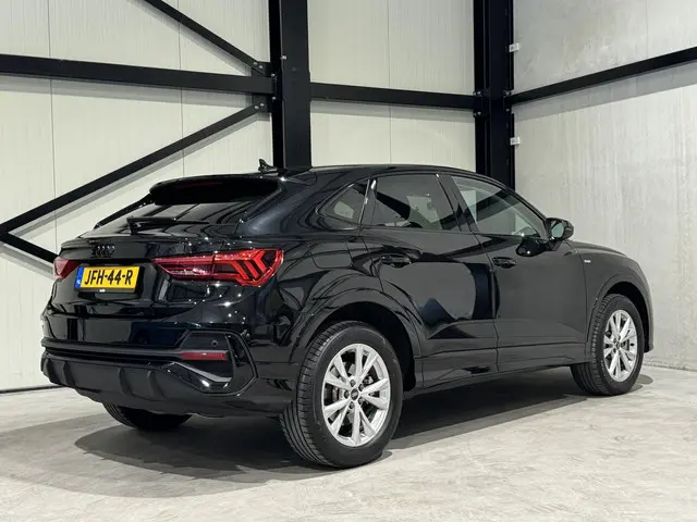 Audi Q3 Sportback 45 TFSI e S-Line 2022 Hybride Benzine 2