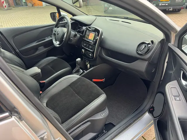 Renault Clio 1.2 TCe Intens Automaat 2017 Benzine 8