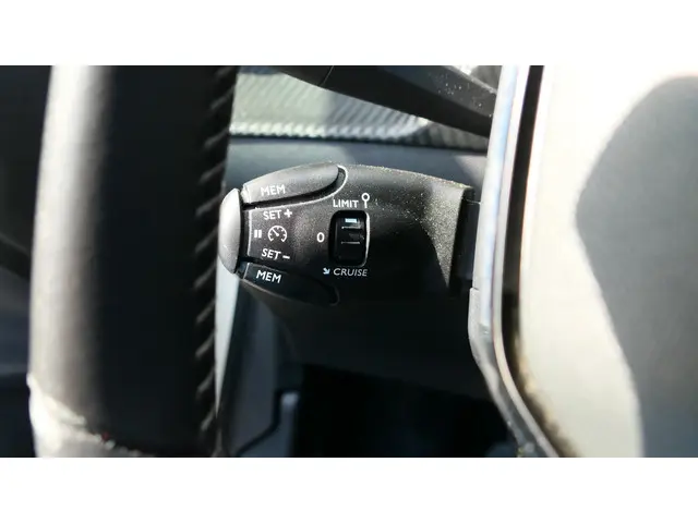 Peugeot 208 1.2 PureTech Blue Lease Active 2022 Benzine 38