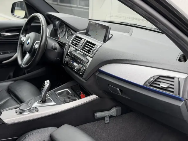 BMW 1 Serie 120i M Sport High Executive 2017 Benzine 22