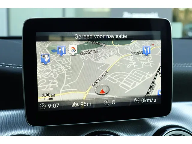 Mercedes-Benz GLA 200 Premium Plus 2018 Benzine 29