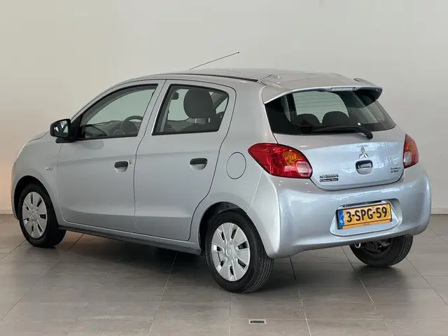 Mitsubishi Space Star 1.0 Inform 2013 Benzine 2
