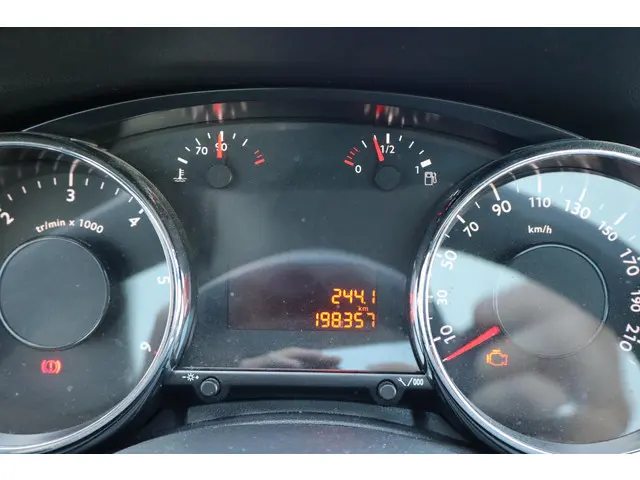 Peugeot 5008 1.6 HDi Active 5p. 2014 Diesel 23