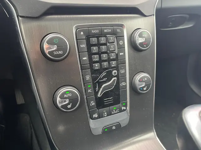 Volvo V40 1.6 T3 Summum 2014 Benzine 7