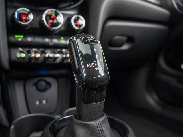 MINI 3-Deurs Cooper Aut. 60 Years Edition 2019 Benzine 12