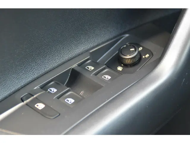 Volkswagen Polo 1.0 TSI Highline Business R 2021 Benzine 57