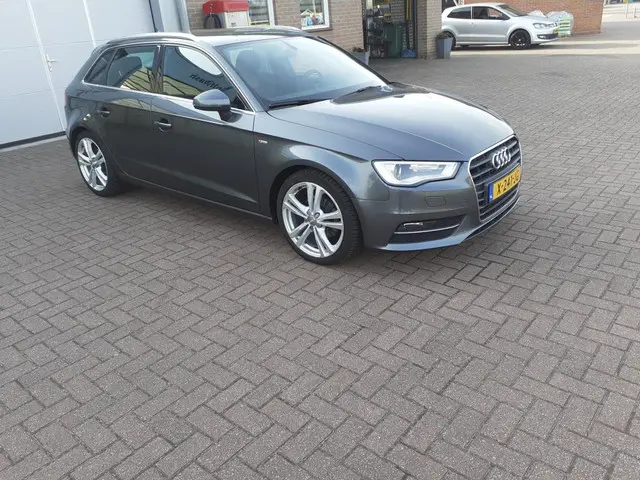 Audi A3 Sportback 1.4 TFSI Attraction 2013 Benzine 3