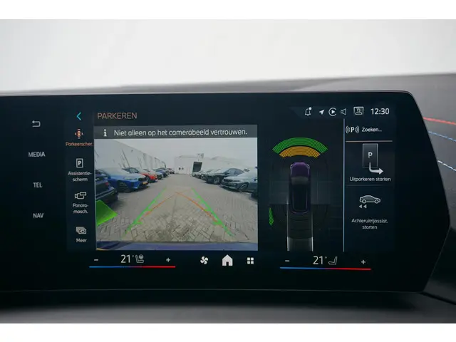 BMW 1 Serie 5-deurs 120 2025 Benzine 21