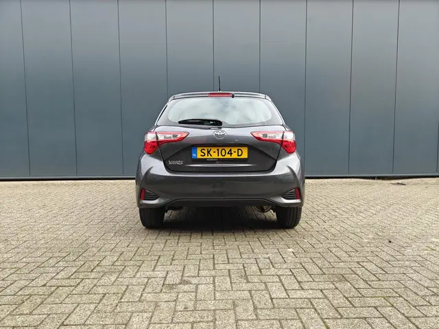 Toyota Yaris 1.0 VVT-i Aspiration 2017 Benzine 6