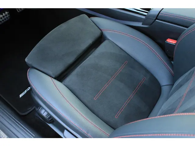 Mercedes-Benz A-Klasse 250 e AMG 2020 Hybride Benzine 16