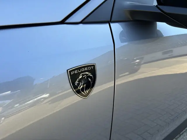 Peugeot 5008 1.2 Hybrid 145 GT 2025 Hybride Benzine 40