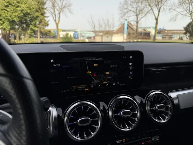 Mercedes-Benz GLB Aut. 180 Sol. AMG Edition 2021 Benzine 20