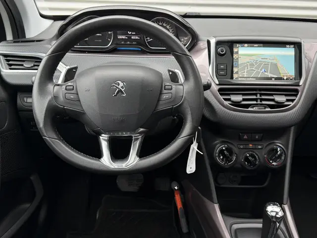 Peugeot 2008 1.2 PureTech Active 2015 Benzine 2
