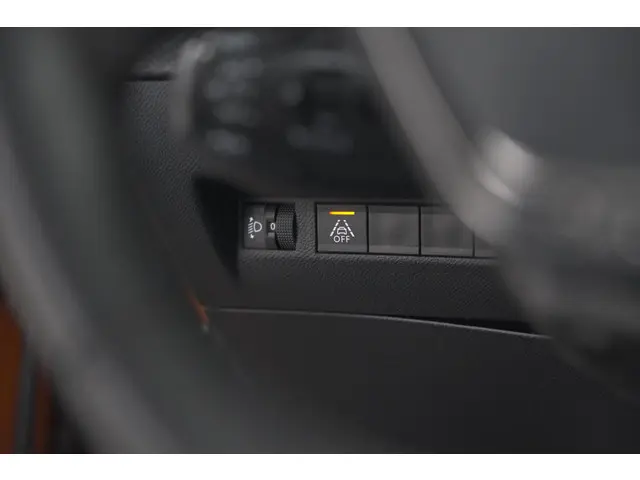 Peugeot 2008 PureTech 130 EAT8 Allure 2021 Benzine 34