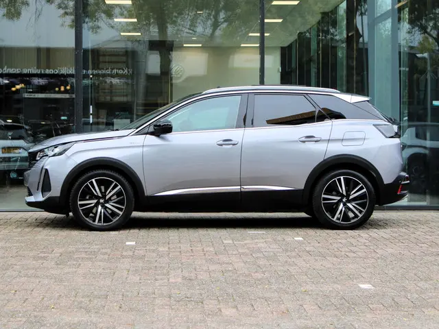 Peugeot 3008 1.6 HYbrid 225 GT 2022 Hybride Benzine 11