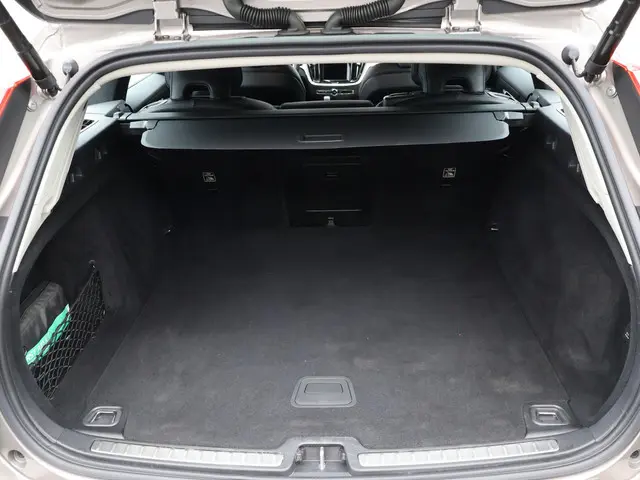 Volvo V60 Cross Country 2.0 B5 AWD Pro 2020 Benzine 15