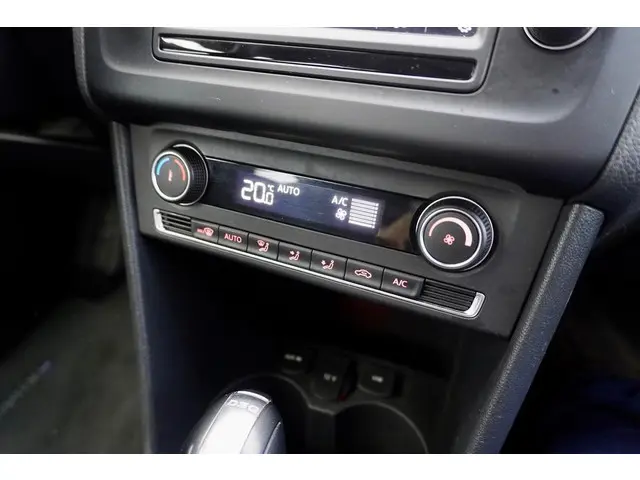 Volkswagen Polo 1.2 TSI Comfortline 2015 Benzine 28