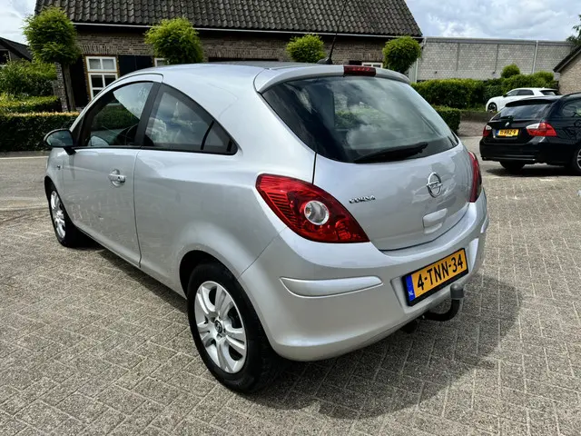 Opel Corsa 1.2 BUSINESS + 2014 LPG/Gas 4