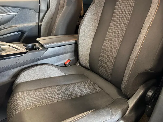 Peugeot 5008 1.2 PureTech Allure 2019 Benzine 24