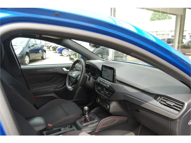 Ford Focus 1.5 EcoBoost ST-Line-X 150pk 5dr 2019 Benzine 42